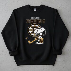 Boston Bruins Snoopy Hockey Graphic Sweatshirt Vintage Sports Fan Crewneck